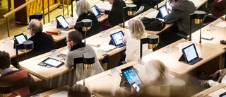 Seg behandling av motioner kritiseras av oppositionen