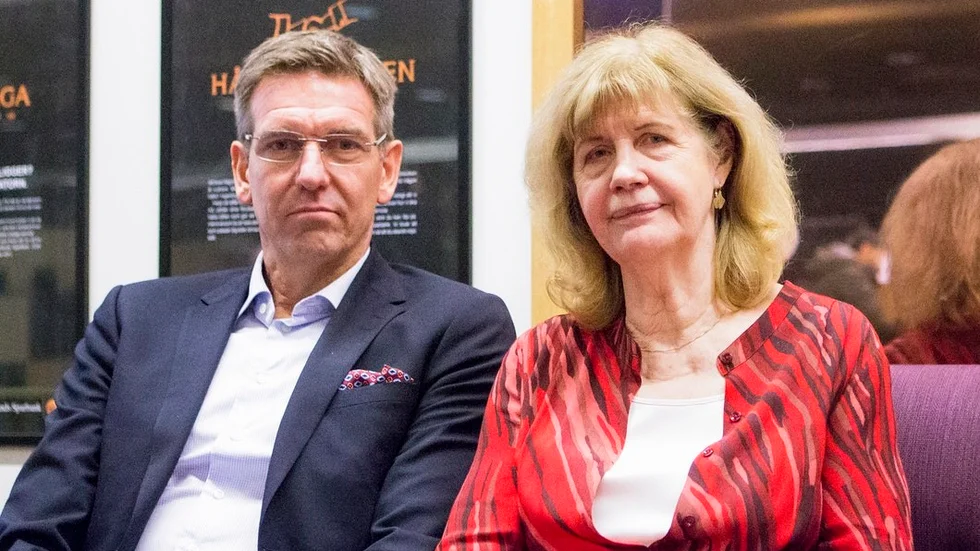 Vd Sören Schelander och styrelsens ordförande Birgitta Johansson Hedberg kan inte slå sig till ro med att tidigare vd:n Joacim Lindgren undslipper åtal. I går beslutade sparbankens styrelse att begära överprövning av åklagarens beslut.
