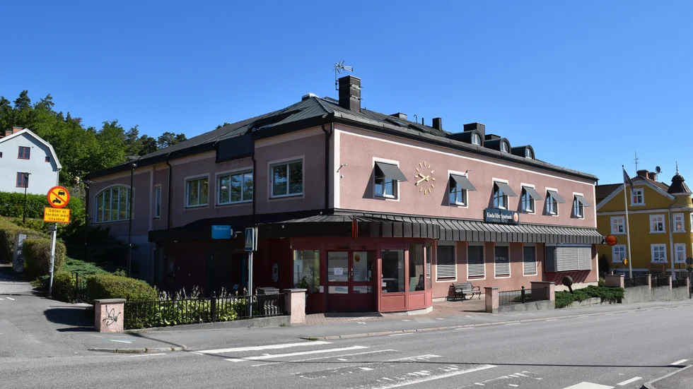Kinda-Ydre Sparbank fortsätter att omsätta stora belopp. 
