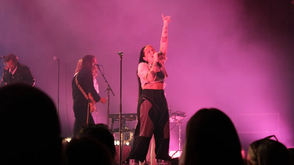 Miriam Bryant körde flera låtar från nya albumet "PS jag hatar dig", men även äldre hits som Allt jag behöver och NERÅT / UPPÅT.
