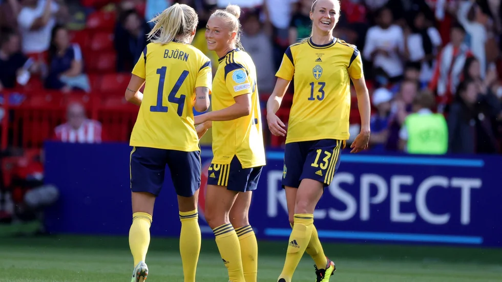 Svenskt jubel efter Hanna Bennisons 2–1-mål.