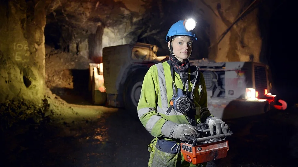 Hon var en eftertraktad modell och gjorde jobb runt hela världen. Det gick så långt att agenturernas bråk om henne slutade i domstol. Men trots framgång kände sig Helena Dahlquist aldrig riktigt bekväm i branschen. Hon trivs bättre hemma med myskläder och tjocksockar eller på jobbet nere i gruvan. Foto: Ulf Johansson