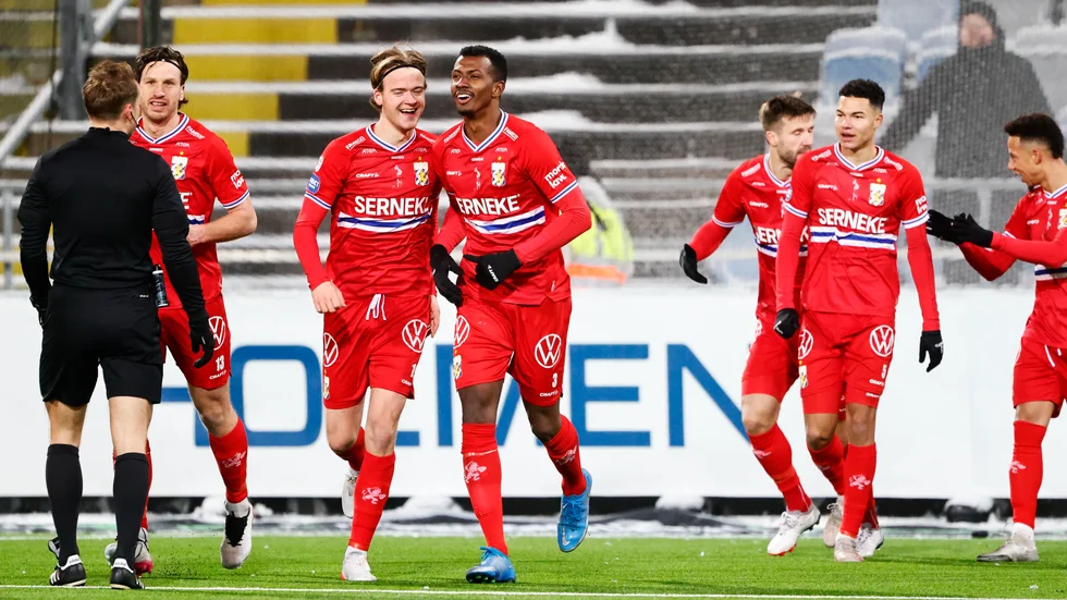 Göteborgs Bernardo Vilar firar sitt första mål för säsongen – och segermålet mot Norrköping.