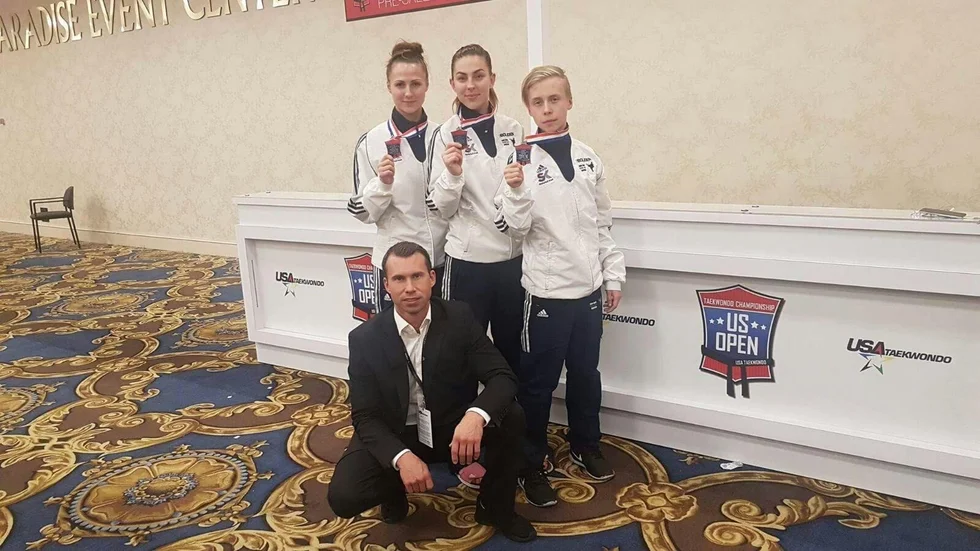 Tre medaljer. Caroline Persson (tv) och Elin Johansson tog brons respektive silver i damernas 62-kg klass i US Open. Lagkamraterna drabbade samman i semifinalen, där Elin vann. Soo Shim har nu tre medaljer totalt i årets US Open.