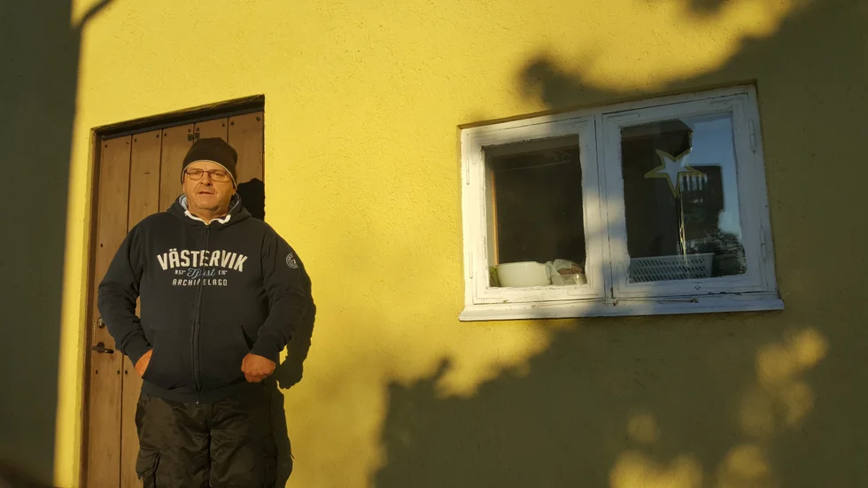 Alain Cavard i Gamleby, är orolig för sitt företag, SPF Fiskeresor. Han fick krisstöd från Tillväxtverket under pandemin, något som de nu kräver tillbaka. Ärendet är nu på väg att överklagas till Högsta förvaltningsdomstolen.