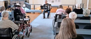 Vårfika och musik för boende på Trivseln