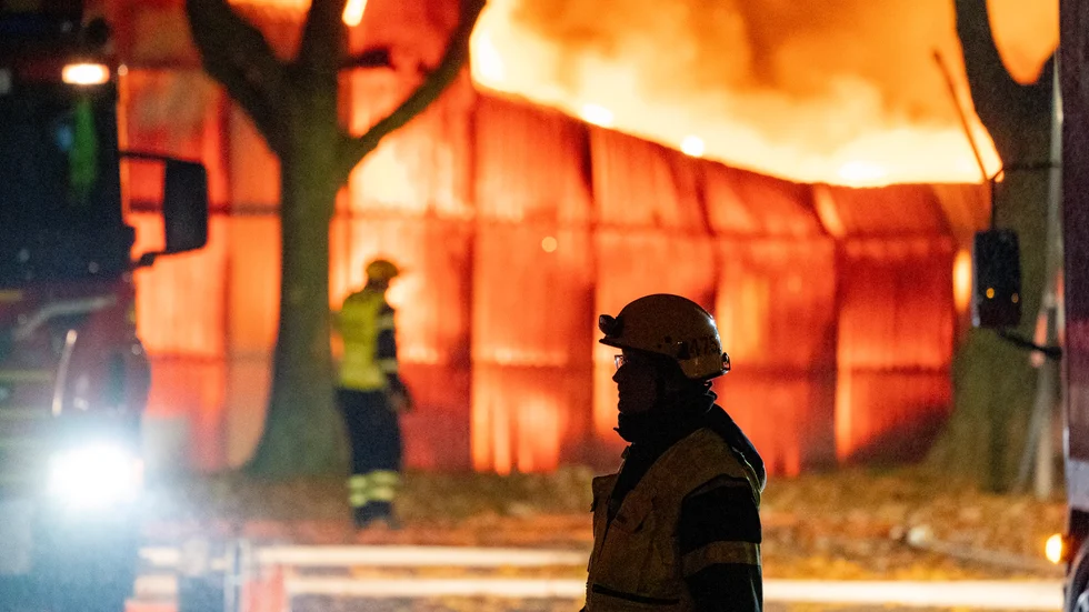 Både tuffa rekryteringsmöjligheter och pandemiläget medför att det råder stor brist i landet på deltidsbrandmän. Arkivbild.