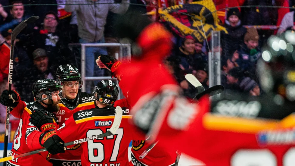"Vi känner oss hoppfulla efter dagens besked. Med lite tur kan tisdagens match ha varit vår sista med begränsad publik", säger klubbdirektören Stefan Enbom.