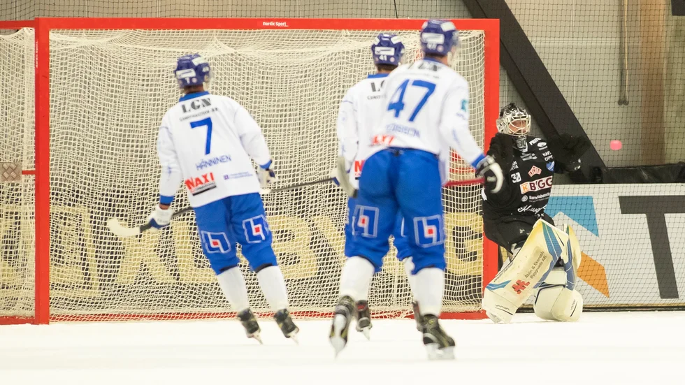 Målvakten Jussi Aaltonen vinner betygsligan kring IFK Motala. Nu är säsongen slut efter Villa-Lidköpings 10-1 i den tredje kvartsfinalen.