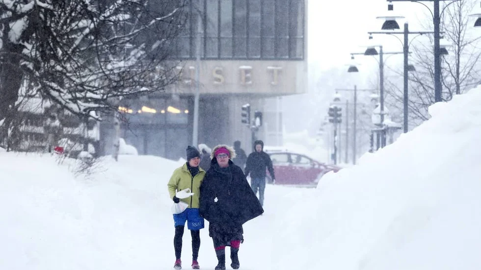 Väder. Klimat är något helt annat än väder som till exempel snöstormar och värmeböljor skriver dagens debattörer från Klimatsans.