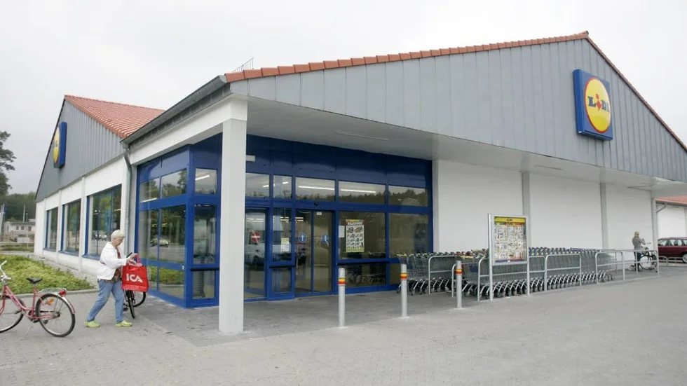 Lidl Ektorp. Och i närheten ska pojken ha utsatts för sprejning och plockats upp av en "gammal farbror".