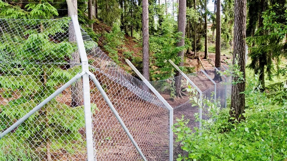 Hägnet. Det fanns släpspår och tecken på strid i hägnet.