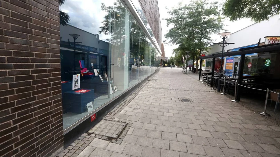 Knivskars. En 17-åring knivskars utanför Brooklyn Bar på Nyårsnatten, nu söker polisen vittnen.
