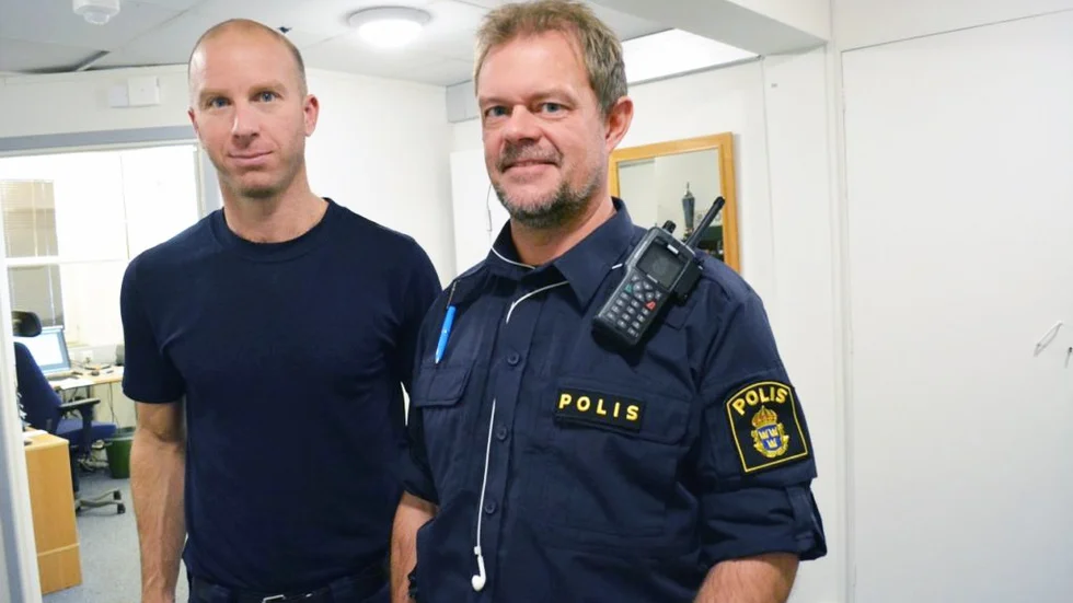 På polisstationen. Anders Jonsson och Nicklas Classon är platschef respektive biträdande platschef för utredningen i Norsjö. Foto: Lennart Enkvist.