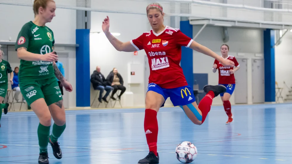 Ebba Stolt sköt tre mål när Boren tog emot Eneby hemma. När lagen nu möttes i Norrköping så nöjde hon sig med ett. Det viktigaste var att det blev seger med 4-2. 