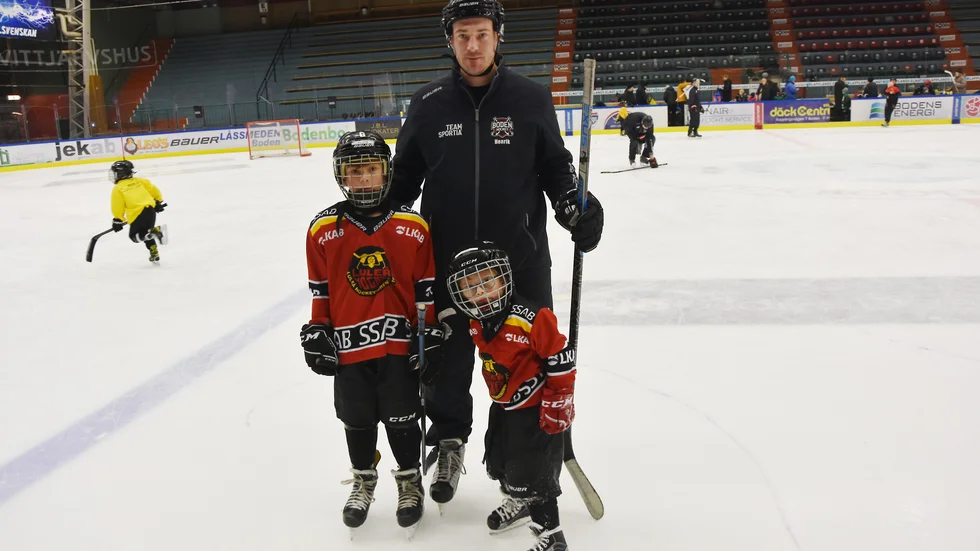 Henrik Andrén med Alvin, sju, och Helmer, fyra år. 