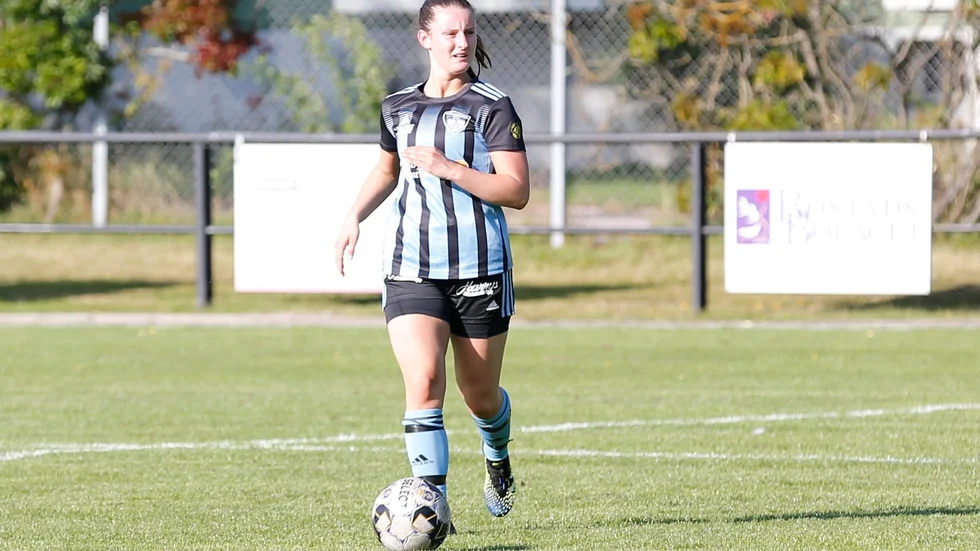 Många nya motståndare väntar för Annie Magnusson och Västervik Damfotboll, som är nykomlingar i division 2.