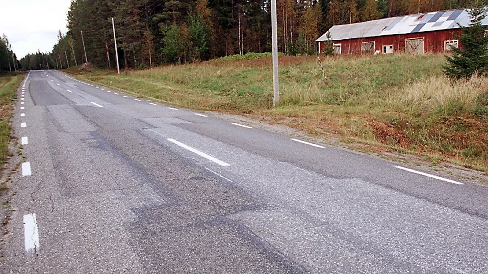 1992. Då ska vägen mellan Kalvträsk och Åträsk ha asfalterats enligt Morgan Boman. Foto: Ulf Johansson.