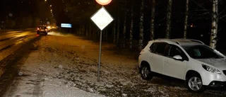 Trafikolycka på Sjungande Dalen – personbil hamnade i diket