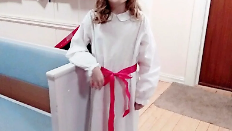Ljusets budbärare. Ester Lundqvist var lucia vid EFS julfest i Skråmträsk