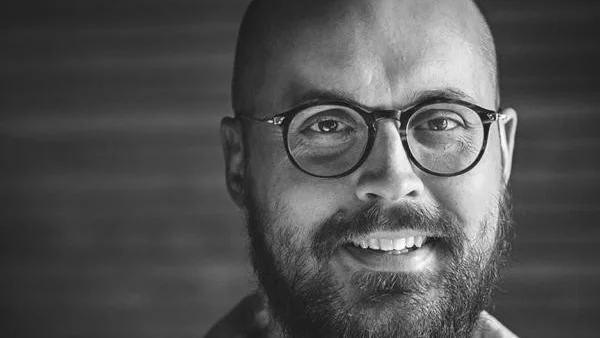 – Vi har med oss många lärdomar från arbetet med World Hockey Manager, inte minst gällande vilka andra partners som varit gångbara men också hur priserna kan variera beroende på årstider och geografi, berättar Pär Hultgren.