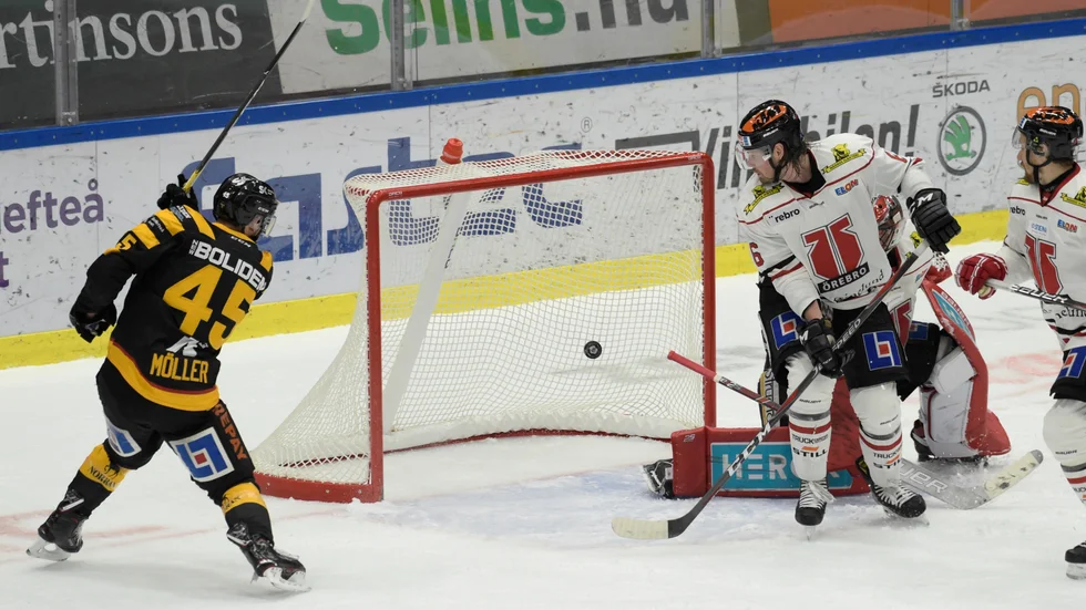 AIK vann med 3–2 mot Örebro den 26 januari efter att Oscar Möller kvitterat med 0.3 sekunder kvar och därefter avgjort i sudden. 