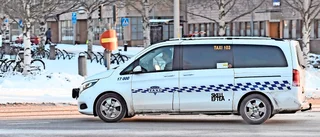 Den beställda taxin kom 45 minuter efter utsatt tid