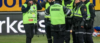 Supporter stängs av – urinerade på fotograf