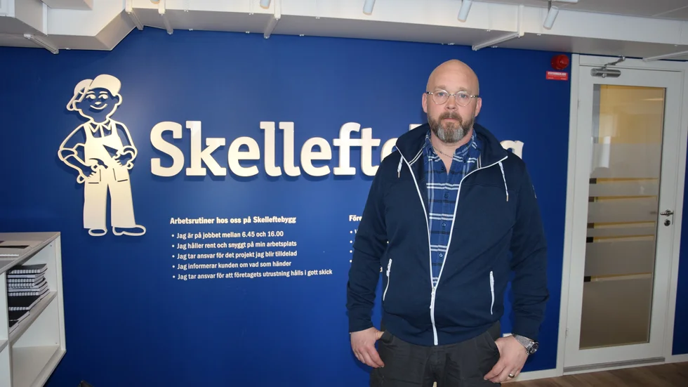 ”Ser vi framåt nu är vår orderstock för 2018 fylld och även en bit in på 2019 för den befintliga personal vi har,” säger Skelleftebyggs vd Mattias Lundström.