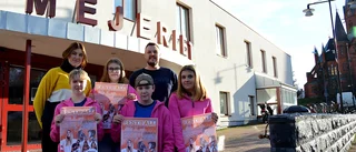 Populära artisten är dragplåster på deras festkväll: "Hon sjunger om saker som är viktiga" 