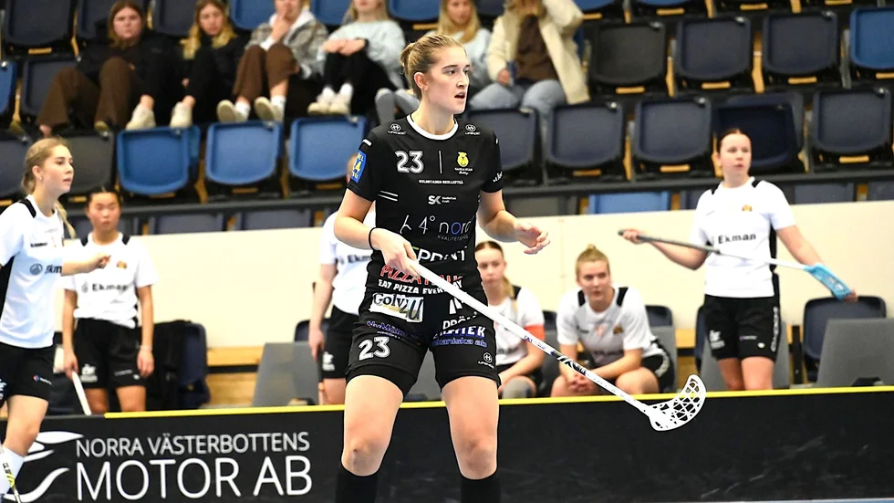 Femmålsskytten Clara Lindblom visade vägen när Gamla Stan tog en överlägsen seger på hemmaplan.