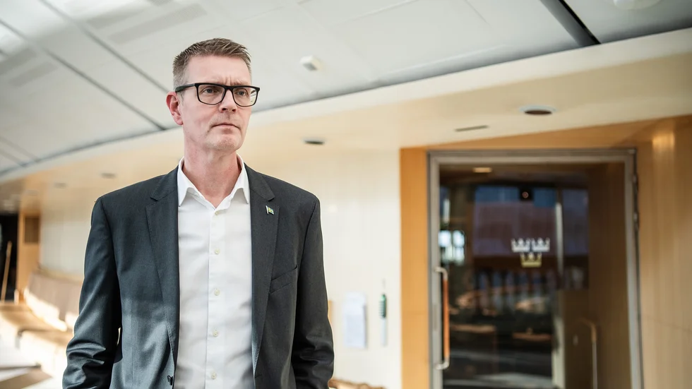 Riksdagsledamoten Mattias Karlsson (M) tror inte att en avkriminalisering av narkotikabruket är rätt sätt att minska dödligheten.
