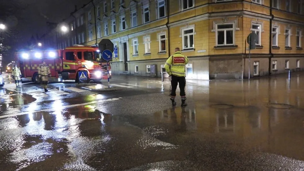 En vattenläcka på Hantverkaregatan upptäcktes natten mot måndagen.