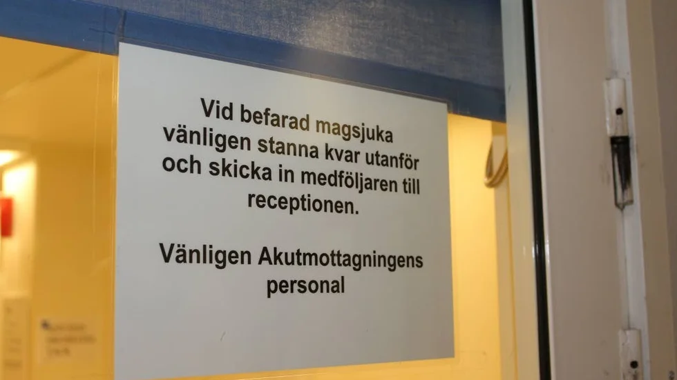 Vrinnevisjukhuset. Om man behöver söka vård för vinterkräksjukan får man inte slå sig ner i ett väntrum bland andra patienter.