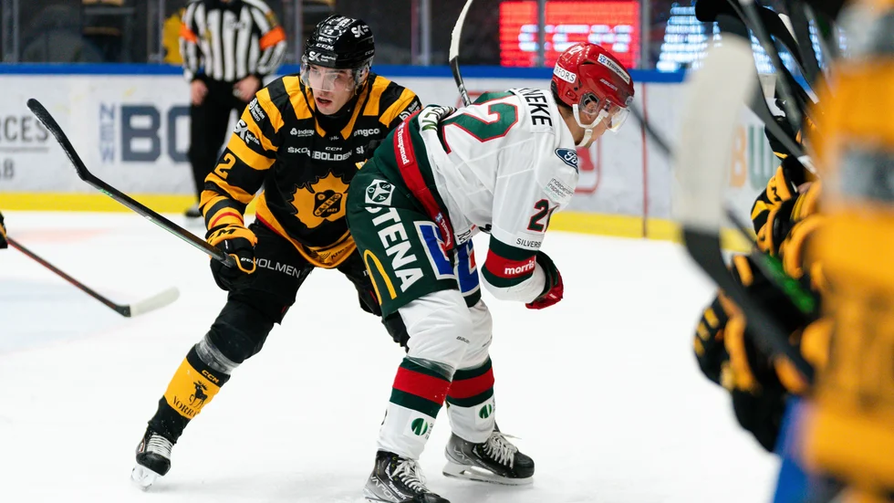 Adam Wilsby saknades under dagens träning på grund av sjukdom, bekräftade tränare Andreas Falk.