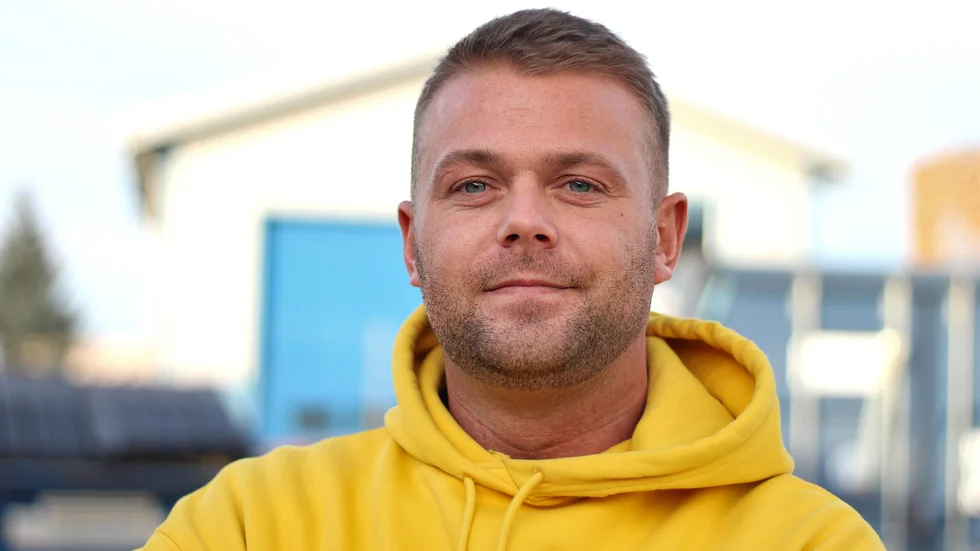 Gustav Björklund är kritisk mot hur klubbledningen i Kisa BK har agerat och väljer nu att lämna för spel i Hägerstads IF.