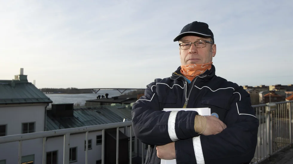 Håkan Karlsson började arbeta i juni 1975 efter att han hade slutat nian, då 16 år gammal. Sedan dess har det blivit oräknerligt antal mil på postcykeln.