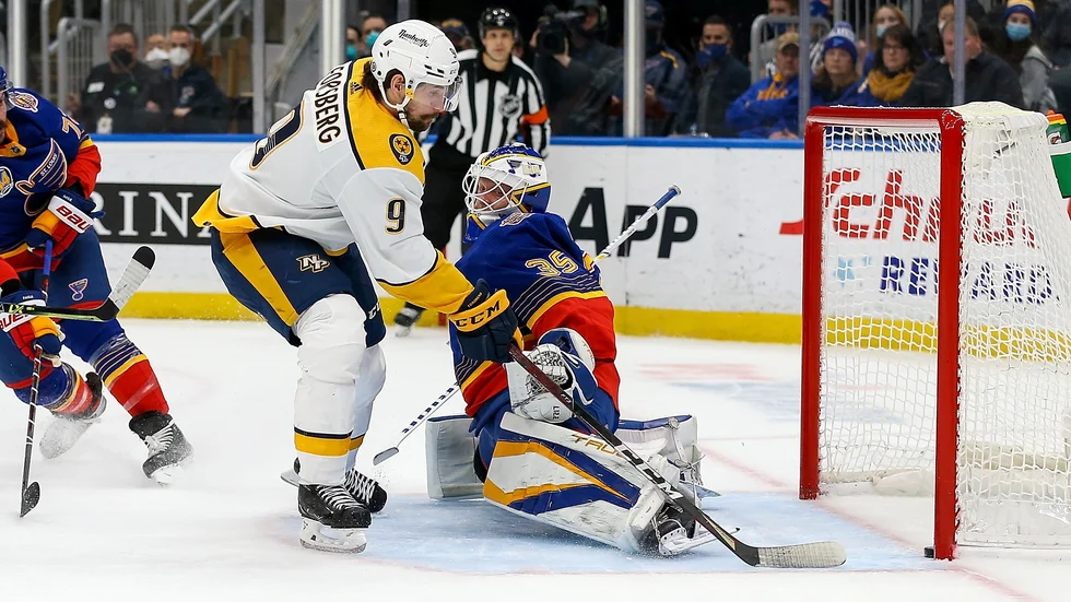 Filip Forsberg lägger in 2–0-målet.