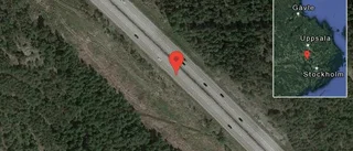 Lastbil stillastående på E18 - helt stopp i ett körfält