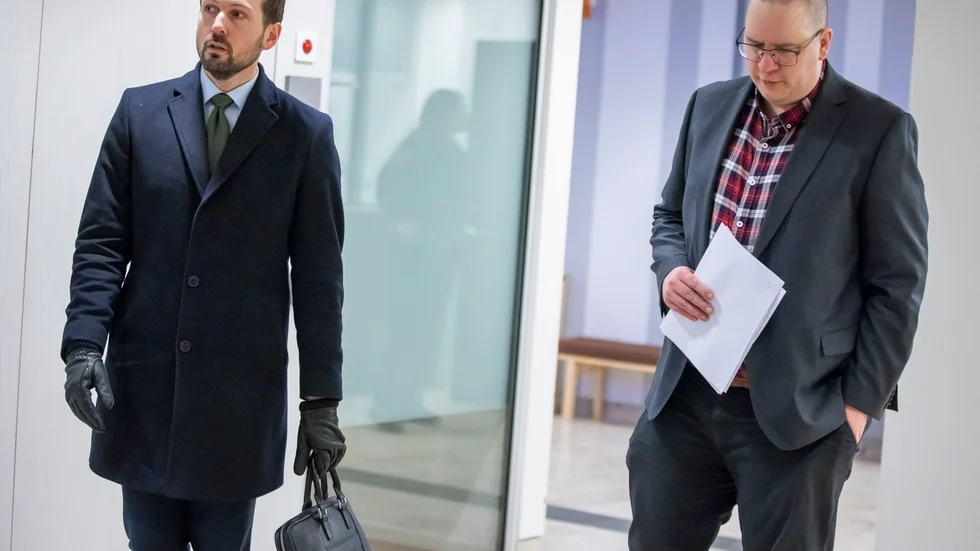 Misstänkt tjänstefel av polis i Notvikenärendet? Försvarsadvokat Viktor Banke och åklagare Jonas Fjellström ser båda med stort allvar på Nyckelvittnets nya uppgifter om att han namngav mördaren för en polisman tidigt i utredningen. "Förhör kommer att hållas och efter det är gjort får vi se om jag eller någon annan vill åberopa polismannen som vittne", säger Jonas Fjällström.  