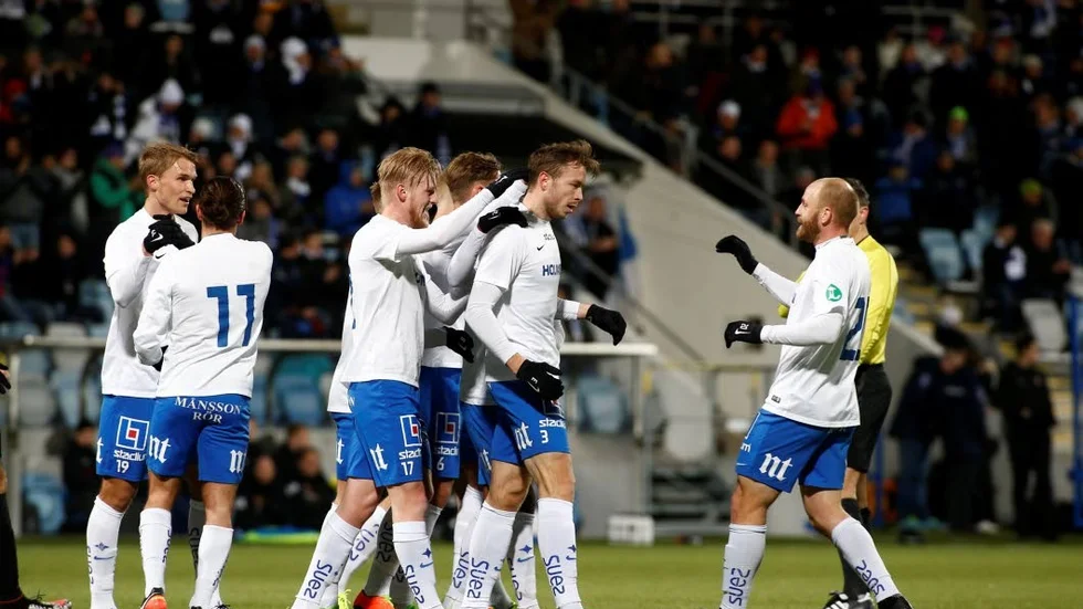 Målskytt. Jon Gudni Fjóluson (tvåa från höger) satte 1–0 för IFK Norrköping mot Brommapojkarna.