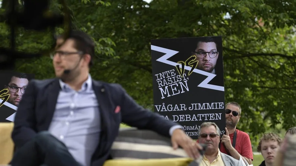 Larmar och gör sig till? Jimmie Åkessons SD blir allt normalare. Vilkt är värt en nykter och saklig diskussion. Snarare än larm och tjo om rasism.