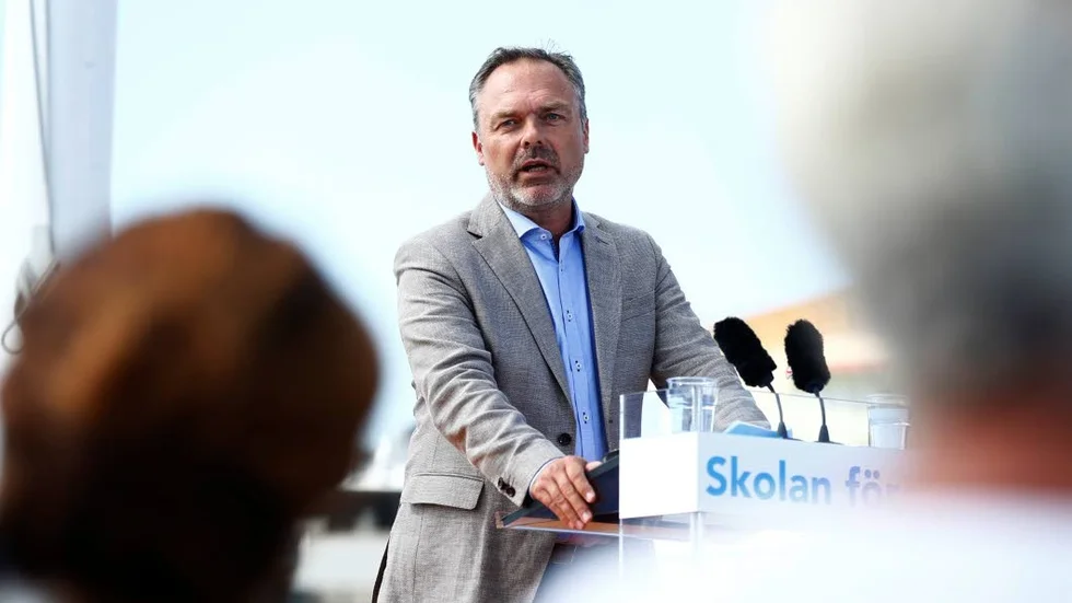 OBESLUTSAMMA. Oavsett om Jan Björklund eller Birgitta Ohlsson leder Liberalerna i höst, borde de kliva in i mitten.