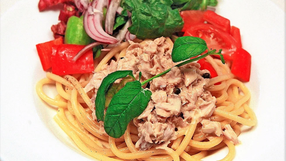 Tonfiskpasta med grönpeppar är hur enkel som helst att laga och bland det godaste man kan äta. 
