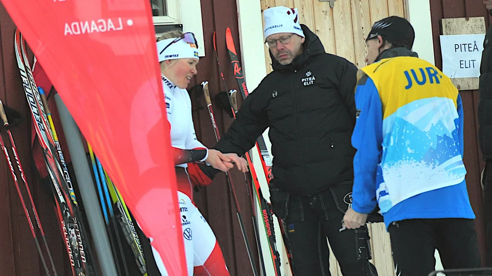 Jonna Sundling skadade sig under premiären i Gällivare för snart ett år sedan. Nu sätter en förkylning stopp för hennes medverkan i Bruksvallarnas premiär.