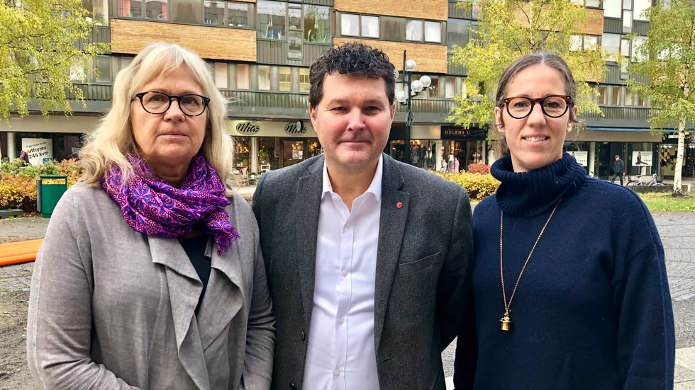 Liselotte Olsson (V), Peter Olofsson (S) och Emma Lindkvist (MP) bildar majoriteten i den nya regionkommunen. Foto: Pressbild. 