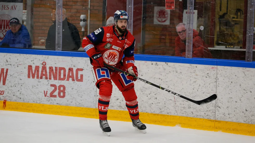 Efter lång skadefrånvaro är Joakim Hagelin tillbaka i VIK-laget.