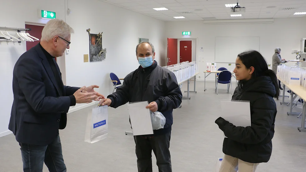 Nyblivna svenskar uppvaktades av kommunfullmäktiges ordförande Anders Andersson, vid en liten ceremoni på Valhall på torsdageftermiddagen.
