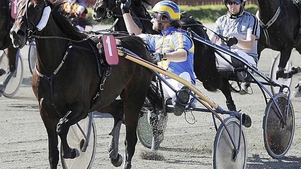 Christian Månsson tränar Hilda Nalan som inledde V64-spelet med seger i Boden. Arkivbild