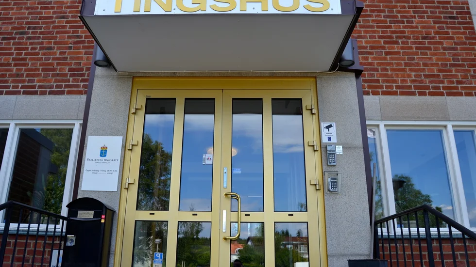 Rättslig prövning. Vid rättegången ska två vittnen höras, vilka målsäganden pratat med. Enligt åklagaren styrker detta hennes version.